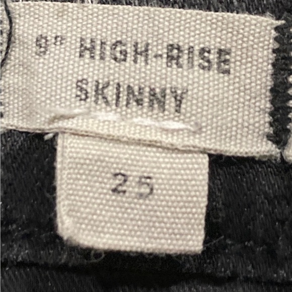 Madewell 9” Mid Rise Skinny Jean In Berkeley Black. Button-through edition. - Picture 8 of 11